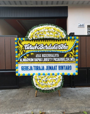 Papan Bunga Duka di Akat