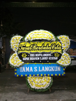 Papan Bunga Duka di Akat